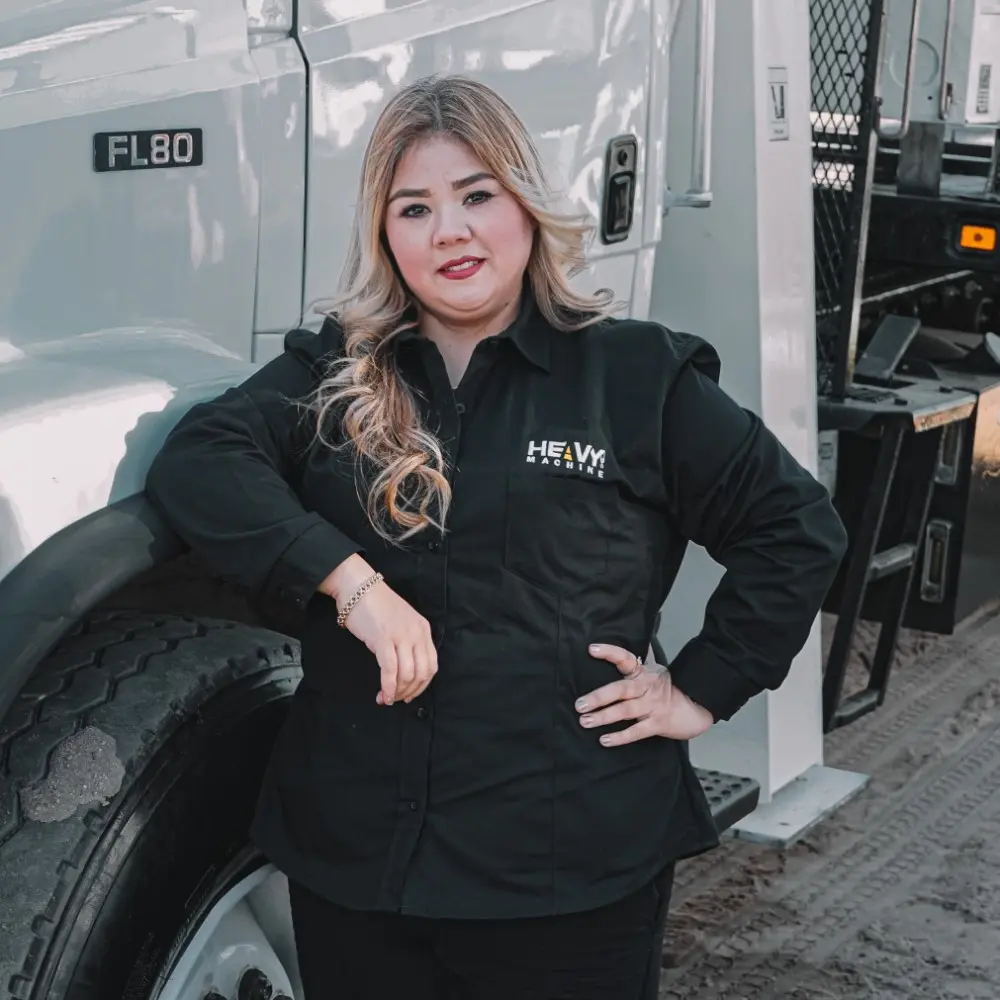 Vendedora de maquinaria, Marisol