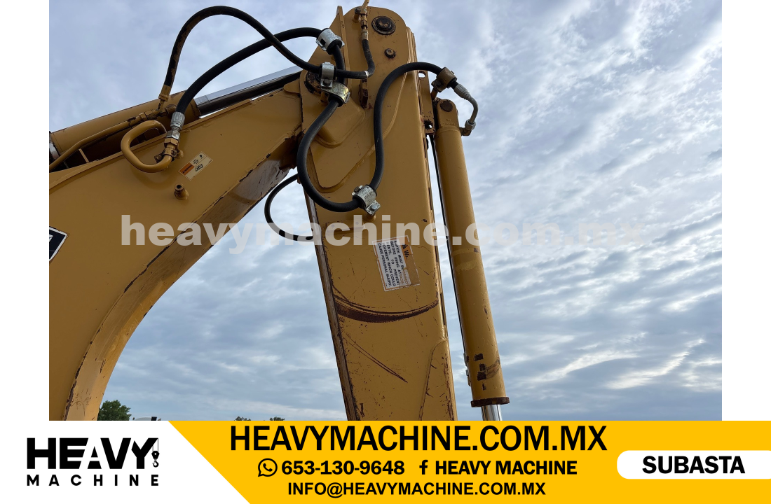 Maquinaria Pesada Retroexcavadora 2004 CAT 420D